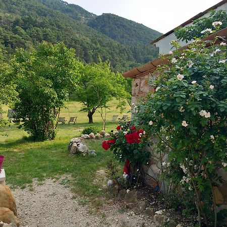 Gite La Mountagna Peyroules Exterior foto